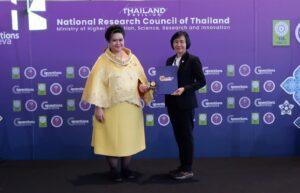 วช. หนุน นักวิจัย มจพ. พัฒนา “แมงกะพรุนกรอบ” อาหารขบเคี้ยวสุขภาพจากคอลลาเจนธรรมชาติ ช่วยเพิ่มมูลค่าให้กับแมงกะพรุนไทย
