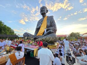 วัดตาลเจ็ดยอด รับนโยบายการท่องเที่ยวของพ่อเมือง จัดพิธีจุดเทียนมนต์อักขระแห่งองค์ท้าวเวสสุวรรณ พร้อมห่มผ้าบวงสรวงสมเด็จพระพุฒาจารย์(โต)