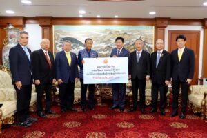 หอการค้าไทย-จีน มอบเงินบริจาคผ่านประธานรัฐสภา เพื่อช่วยเหลือผู้ประสบภัยน้ำท่วมในภาคใต้