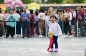 ไอคอนสยาม จัดงาน “ICONSIAM SUMMER KITE PLAYGROUND 2025” ชวน “น้องเกล แอบิเกล” ร่วมสนุก เปิดประสบการณ์เล่นว่าวริมแม่น้ำเจ้าพระยา พร้อมตื่นตากับว่าวนับพัน ตั้งแต่วันนี้ ถึง 3 เมษายน 2568