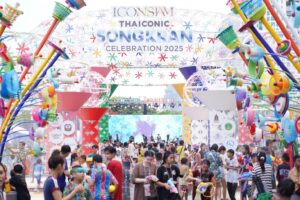 ประชาชนล้นหลาม!! งานมหาสงกรานต์ไอคอนสยามชมขบวนแห่นางสงกรานต์อลังการริมแม่น้ำเจ้าพระยา