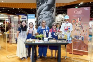 ไอคอนคราฟต์ ร่วมกับ V Craft จัดกิจกรรม “MACRAME IN THE DARK” ชวนเปิดประสบการณ์สร้างสรรค์ในความมืด พร้อมสนับสนุนงานฝีมือผู้พิการทางสวยตา ภายใต้แคมเปญ “ICONCRAFT: The Craft of Sharing”