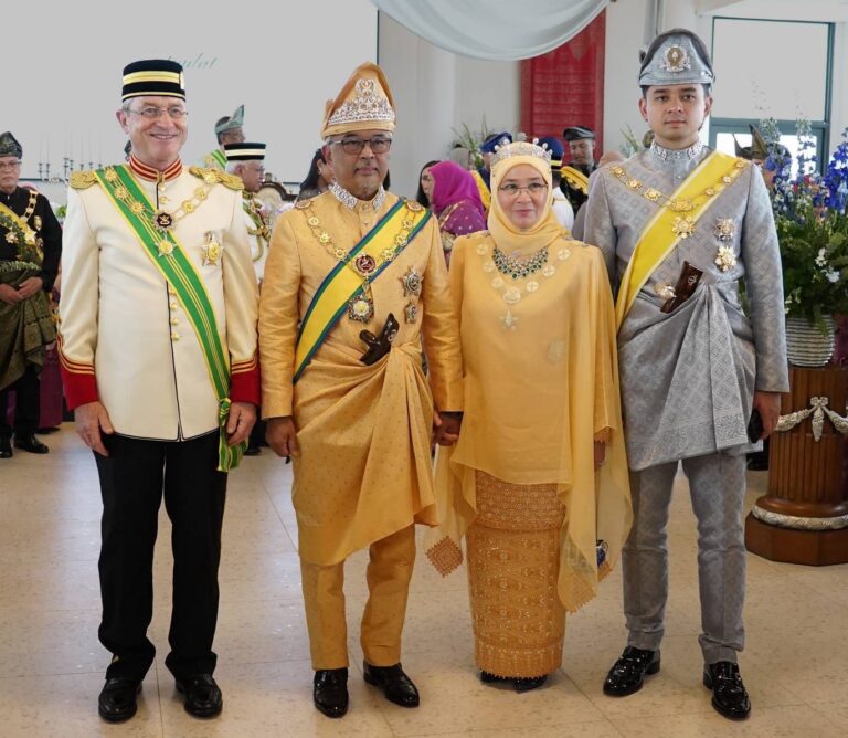 ดร.ฮาราลด์ลิงค์ได้รับพระราชทานตำแหน่ง “ดาโตะศรี” จากสุลต่านรัฐปะหังเครื่องราชอิสริยาภรณ์แห่งมิตรภาพและการร่วมสร้างอนาคตที่ยั่งยืนระหว่างไทย–มาเลเซีย