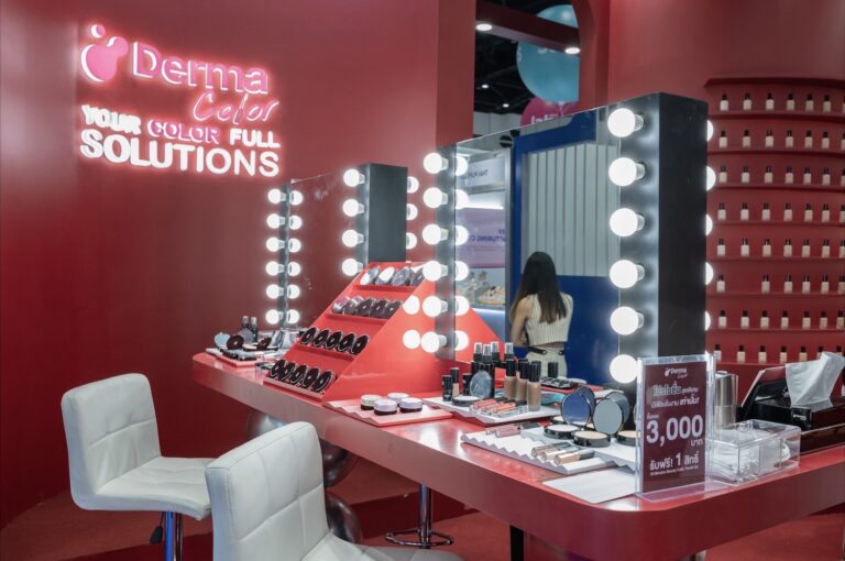 Derma Innovation เปิดตัว “Derma Color” โรงงานผลิตเครื่องสำอางและเมคอัพครบวงจรในงาน Cosmoprof CBE ASEAN 2025 เดินเกมรุกตลาดบิวตี้บูมมูลค่า 1.77 แสนล้านบาทชวนผู้ประกอบการไทยปั้นแบรนด์รับเทรนด์ตลาดสากลโลก