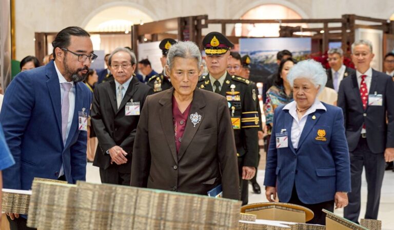 “คิดถึง…สมเด็จย่า ครั้งที่ 28 : เส้นทางแม่ฟ้าหลวง…จากวันวานสู่วันนี้” น้อมรำลึกถึงพระมหากรุณาธิคุณ ถ่ายทอดพระราชปณิธานแห่งความยั่งยืน ตั้งแต่วันนี้ถึงวันที่ 19 ตุลาคม 2568 ณ ธารา ฮอลล์ ชั้น M ไอคอนสยาม