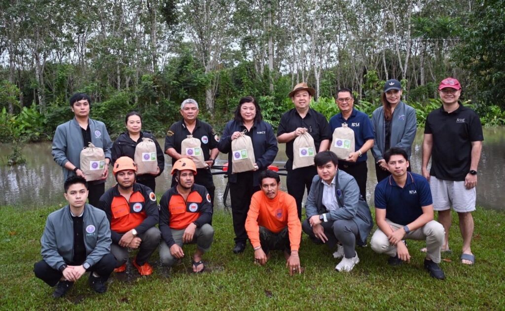 “อว.เพื่อประชาชน” วช.ลงพื้นที่ภาคใต้ นำนวัตกรรมกู้ภัย-ถุงยังชีพ ในการปฏิบัติงานของ “ศูนย์โดรนบรรเทาภัยพิบัติ“ จ.นครศรีธรรมราช และ จ.สงขลา พร้อมส่งต่อความช่วยพื้นที่ประสบอุทกภัยภาคใต้