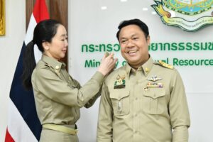 นายอดิศักดิ์ ภูสิทธิ์วงศานุยุต เข้ารับมอบนโยบายและประดับบ่า ก่อนเข้ารับตำแหน่งผู้อำนวยการสำนักงานทรัพยากรธรรมชาติและสิ่งแวดล้อมจังหวัดกำแพงเพชร