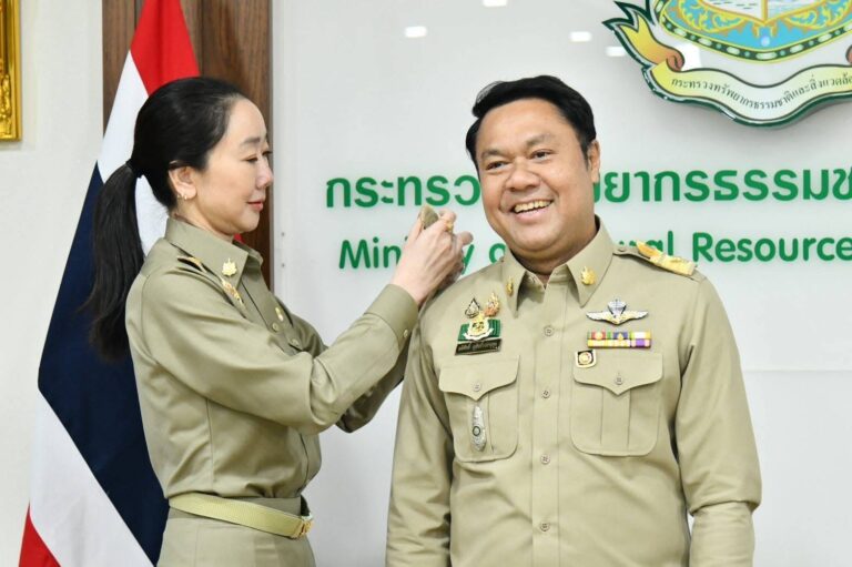 นายอดิศักดิ์ ภูสิทธิ์วงศานุยุต เข้ารับมอบนโยบายและประดับบ่า ก่อนเข้ารับตำแหน่งผู้อำนวยการสำนักงานทรัพยากรธรรมชาติและสิ่งแวดล้อมจังหวัดกำแพงเพชร