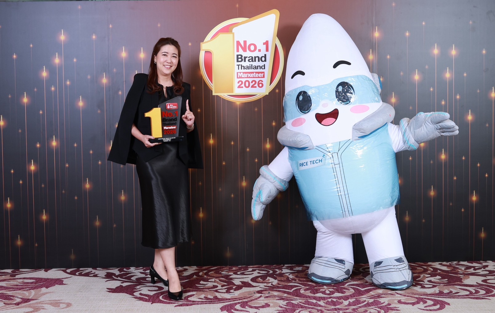 ข้าวตราฉัตร คว้ารางวัลแบรนด์ข้าวอันดับ 1 Marketeer No.1 Brand Thailand ต่อเนื่องปีที่ 15 “ตราฉัตร ข้าวระดับโลก…นวัตกรรมที่รักคุณ”