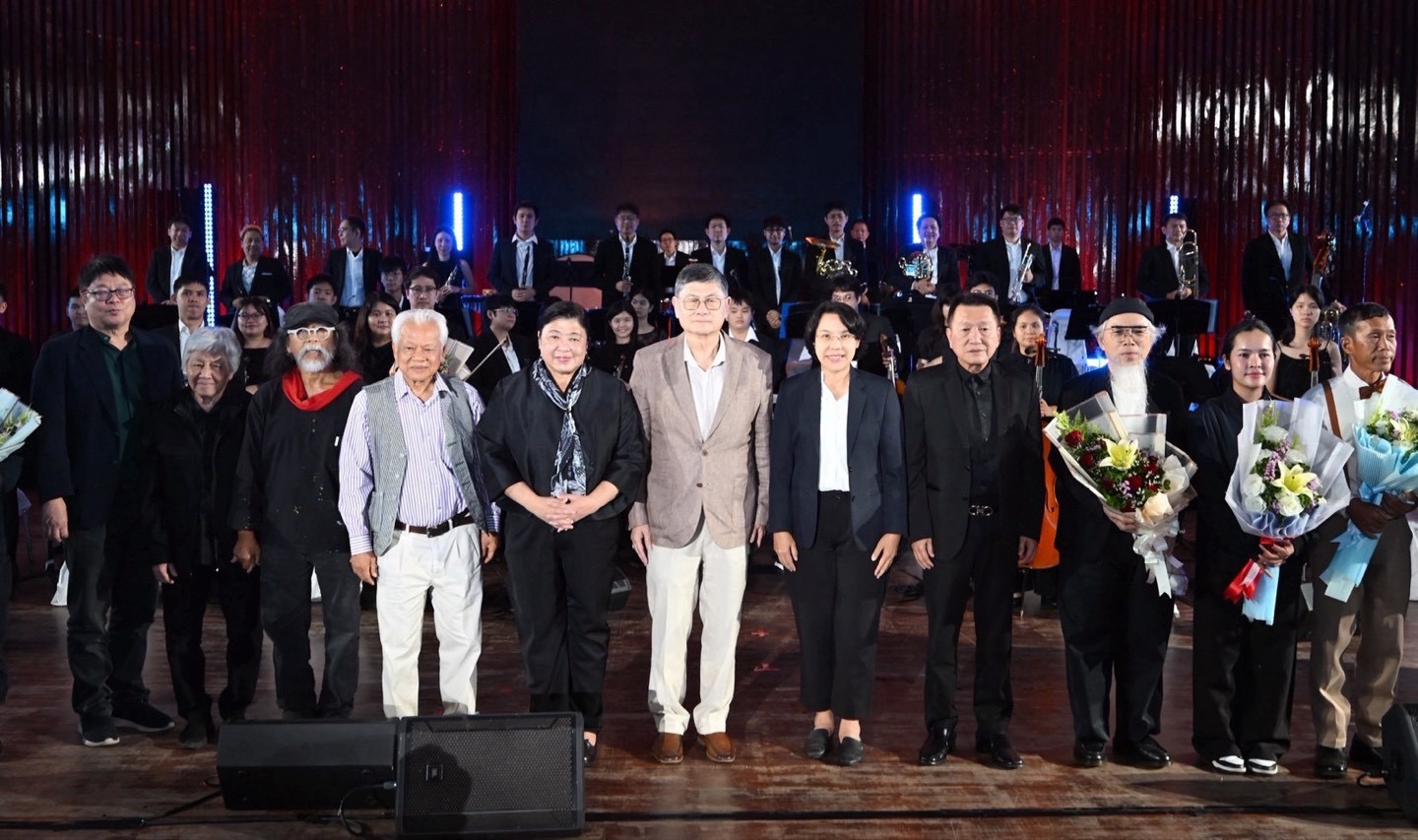 จังหวัดกาญจนบุรี สนับสนุนเวทีการแสดงวัฒนธรรมดนตรี  ร่วมการศึกษาวิจัยประวัติศาสตร์และวัฒนธรรม โดยการนำเสนอของวงไทยซิมโฟนีออร์เคสตร้า 
