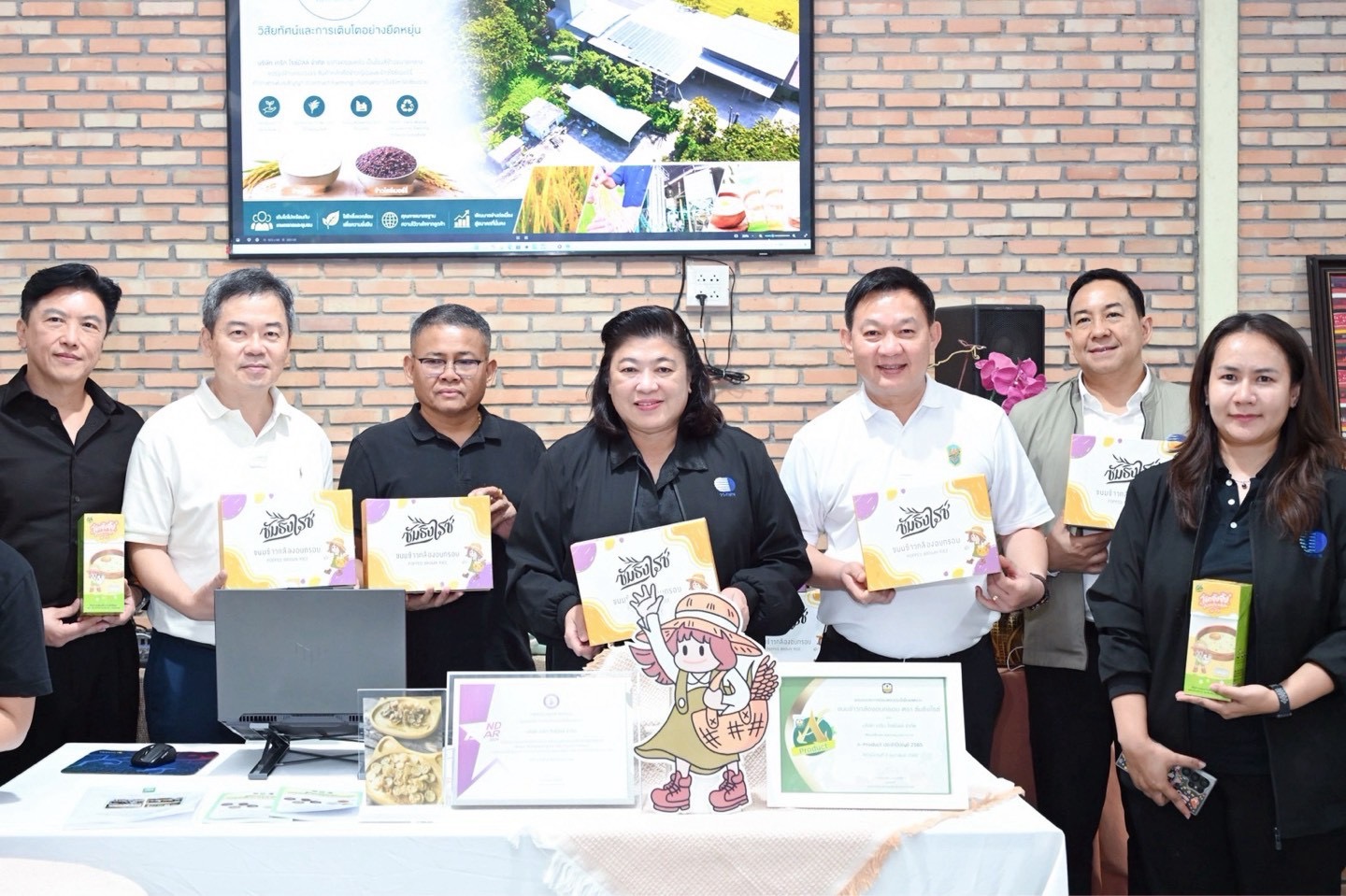 วว.นำตรวจเยี่ยมติดตามโครงการที่ได้รับการสนับสนุนจาก วช. ”เทคโนโลยีแปรรูปอาหารจากข้าว“ ณ จ.เชียงราย ยกระดับศักยภาพผู้ประกอบการด้วยงานวิจัย