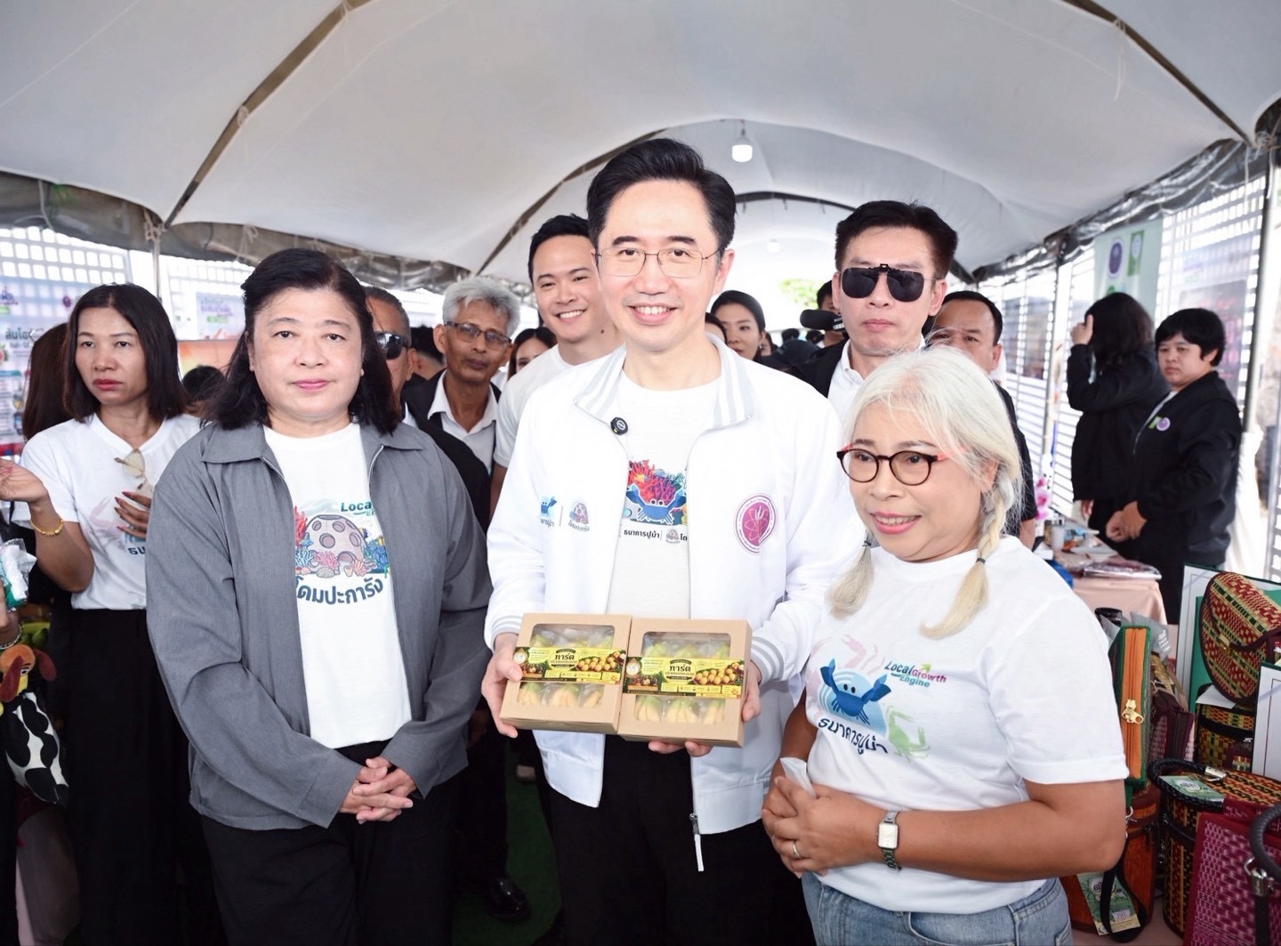 “ยศชนัน” เยี่ยมชมนิทรรศการผลิตภัณฑ์จากงานวิจัยและนวัตกรรมของชุมชนชายฝั่ง เพื่อการอนุรักษ์ทรัพยากร ระบบนิเวศและความยั่งยืน